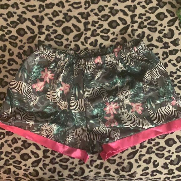Zebra floral printed shorts - Picture 1 of 8